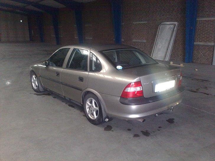Opel Vectra 1.8i GL plus billede 8
