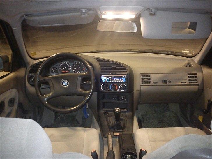 BMW E36 320i solgt - Den er sku flot inde i også billede 8