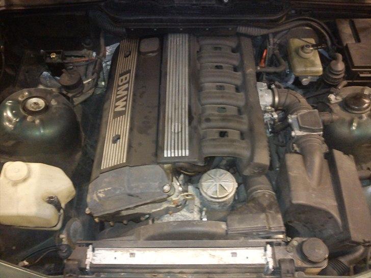 BMW E36 320i solgt - Selv motoren er stadig flot efter så mange km... billede 10