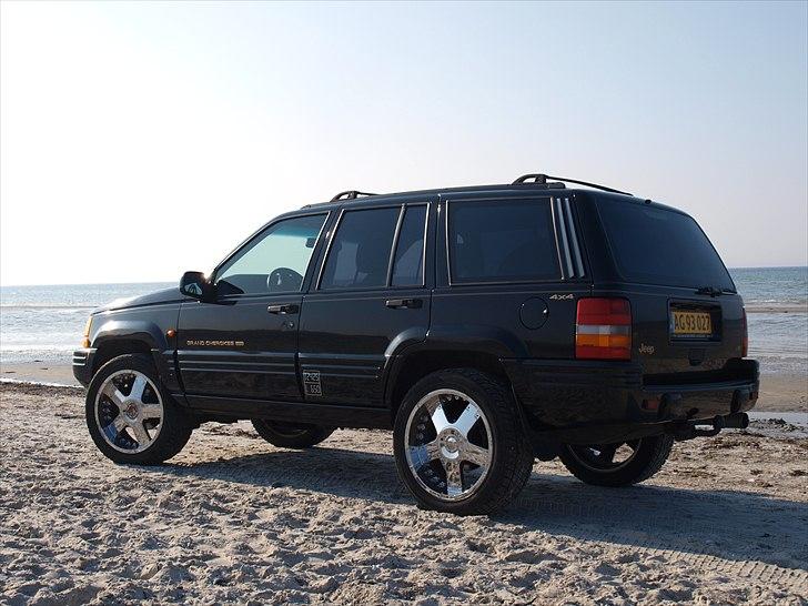 Jeep Grand Cherokee ZJ/ZG - Lige et lille smut ned på stranden..  billede 1