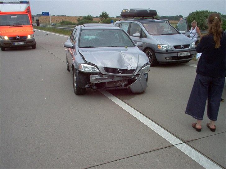 Opel Zafira - Den Astra som starter det hele ved at køre op i en Golf som så rammer os billede 7