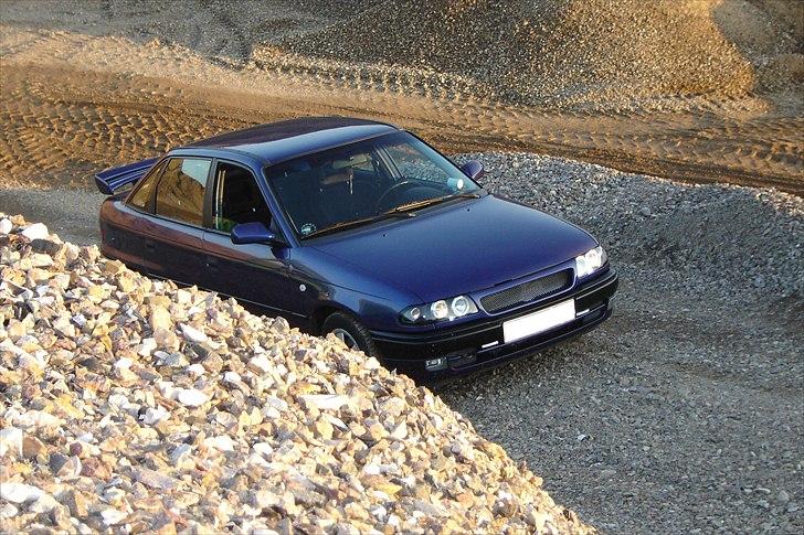 Opel Astra f 1.6 sedan billede 9