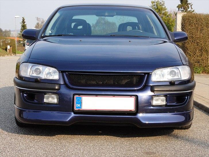 Opel Omega MV6 - Nice ond front i stedet for standard grill billede 2