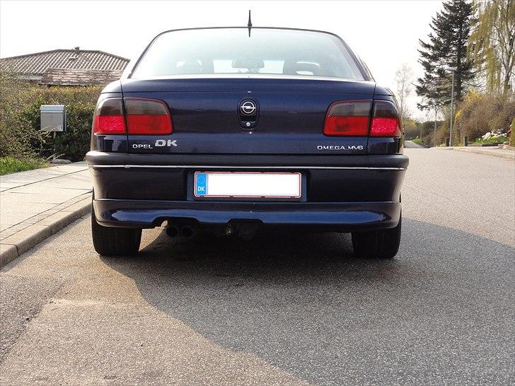 Opel Omega MV6 - Nice med bagskørt :) så skal der kun en anden potte på. billede 4