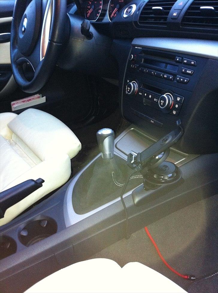 BMW 118D - Original kopholder turned Iphone holder. billede 15