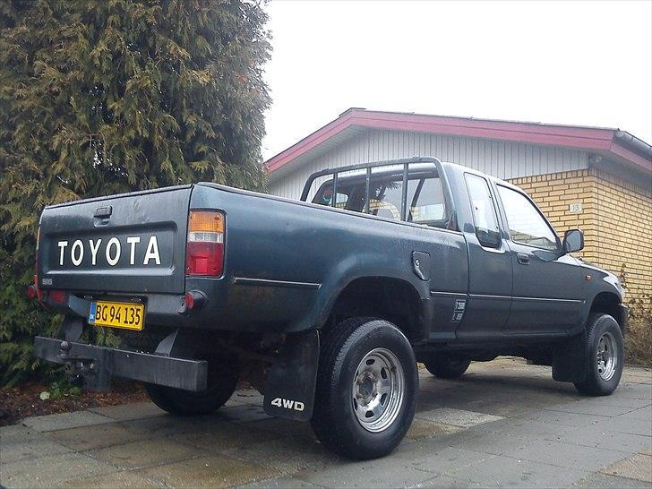 Toyota Hilux 2.4D Turbo4WD SOLGT billede 2