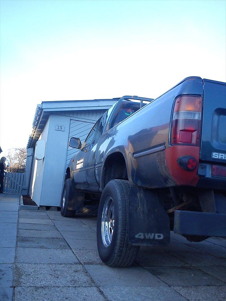 Toyota Hilux 2.4D Turbo4WD SOLGT - Lidt rust lavet billede 3