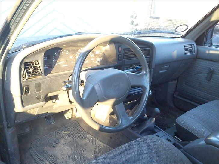 Toyota Hilux 2.4D Turbo4WD SOLGT billede 9