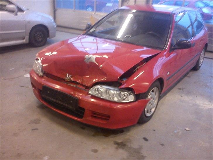 Honda Civic 3d. !Totalskadet! - Totalskadet for over 40000kr billede 19