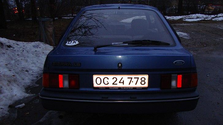 Ford Sierra 1,6 Laser. SOLGT. billede 2