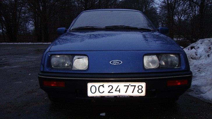 Ford Sierra 1,6 Laser. SOLGT. billede 5