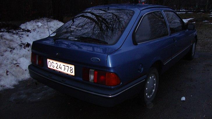 Ford Sierra 1,6 Laser. SOLGT. billede 6