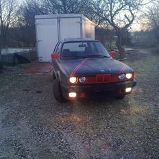 BMW E30 316i (329i)