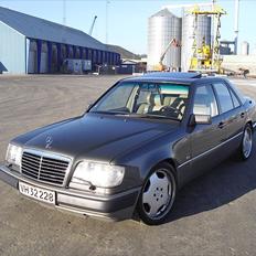 Mercedes Benz 300E 