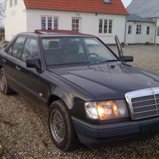 Mercedes Benz w124 230E