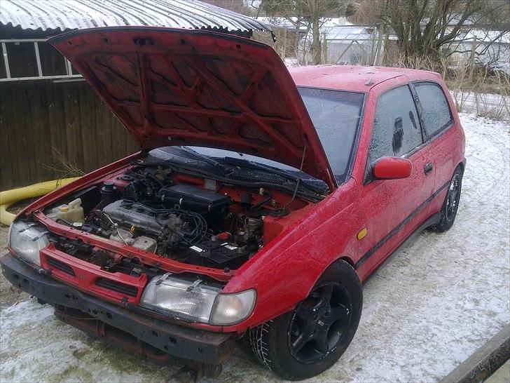 Nissan sunny (solgt) billede 2