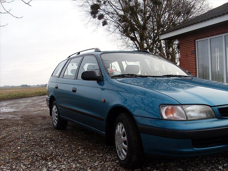 Toyota Carina E st car. 1,8i 16v billede 1