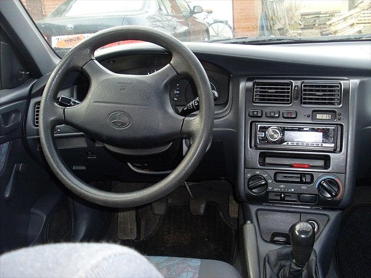 Toyota Carina E st car. 1,8i 16v - Hm ja det er så styrepinden. billede 10