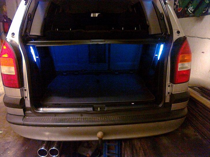 Opel zafira (solgt) - led lys dejlig og ser godt ud med lys i rummet billede 8