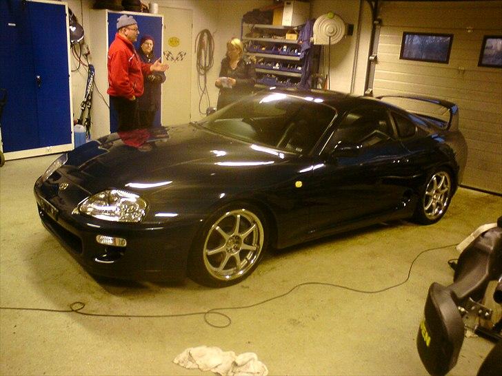 Toyota Supra 3.0 Turbo - Solgt - Efter polering d. 31/1, nu skal forkofangeren bare males, det er smuttet lidt maling. billede 18