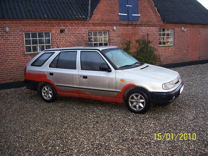 Skoda felicia combi solgt - inden den blev sænket og malet billede 12