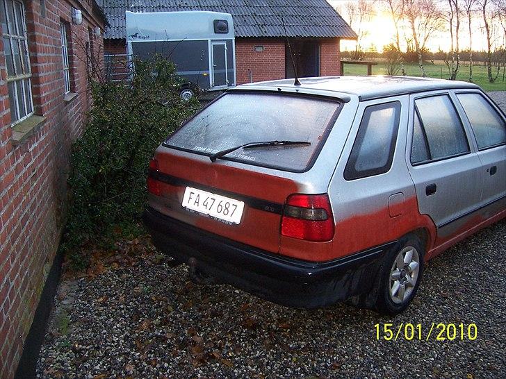 Skoda felicia combi solgt - inden den blev sænket og malet billede 13