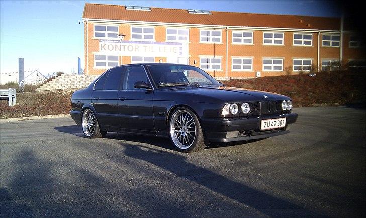 BMW e34 520i SOLGT billede 1