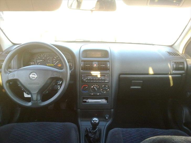Opel Astra 1,6 16v STC. SOLGT - Ganske god førerplads. billede 4