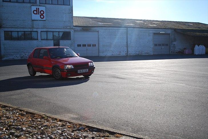 Peugeot 205 gti 1,6 SOLGT billede 2