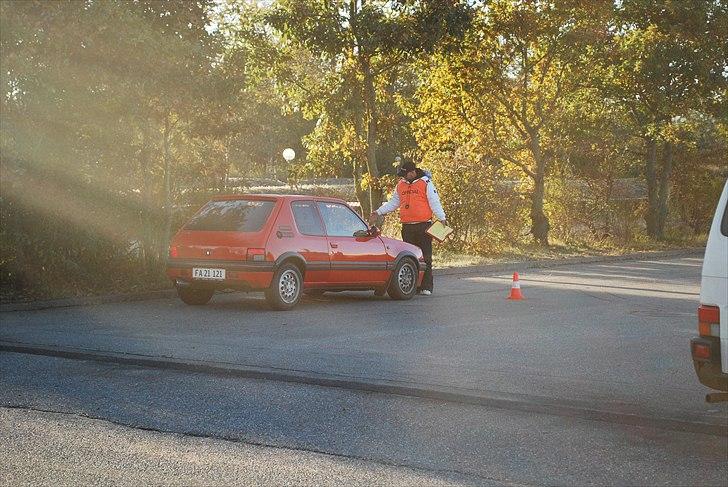 Peugeot 205 gti 1,6 SOLGT billede 3