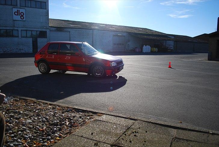 Peugeot 205 gti 1,6 SOLGT billede 6