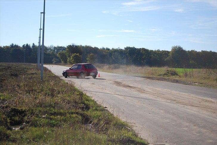 Peugeot 205 gti 1,6 SOLGT billede 8