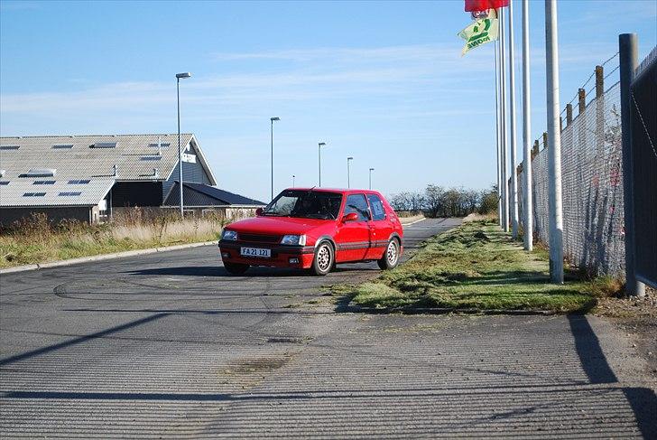 Peugeot 205 gti 1,6 SOLGT billede 10