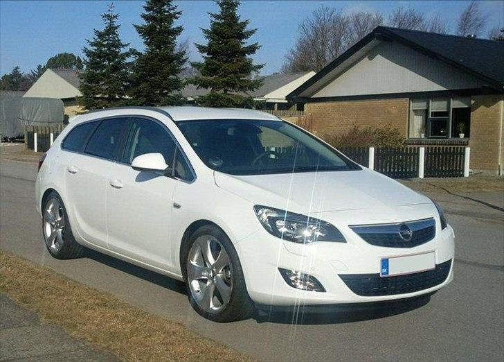 Opel Astra Sports Tourer Sport billede 1