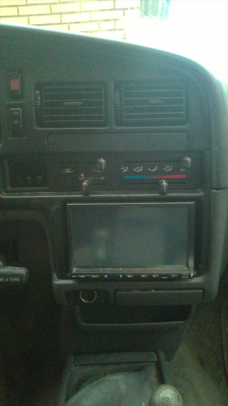 Toyota Hilux 2.4D Turbo4WD SOLGT billede 13