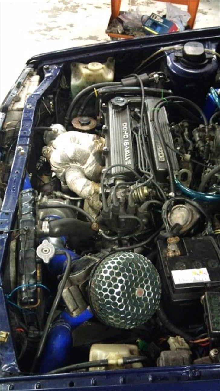 Mazda 323 4wd turbo solgt billede 9