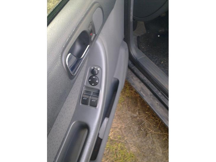 {{currentPhoto.altText}} billede {{currentPhoto.number}}