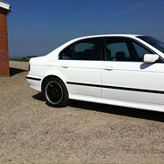 BMW E39 528i