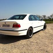 BMW E39 528i