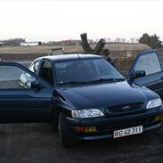 Ford escort 1.8i sport