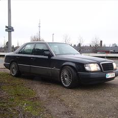 Mercedes Benz 300 d 124