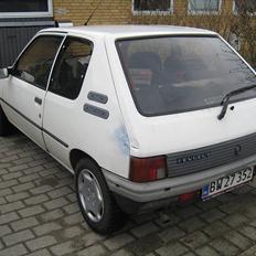 Peugeot 205 "Løveungen" Skrottet