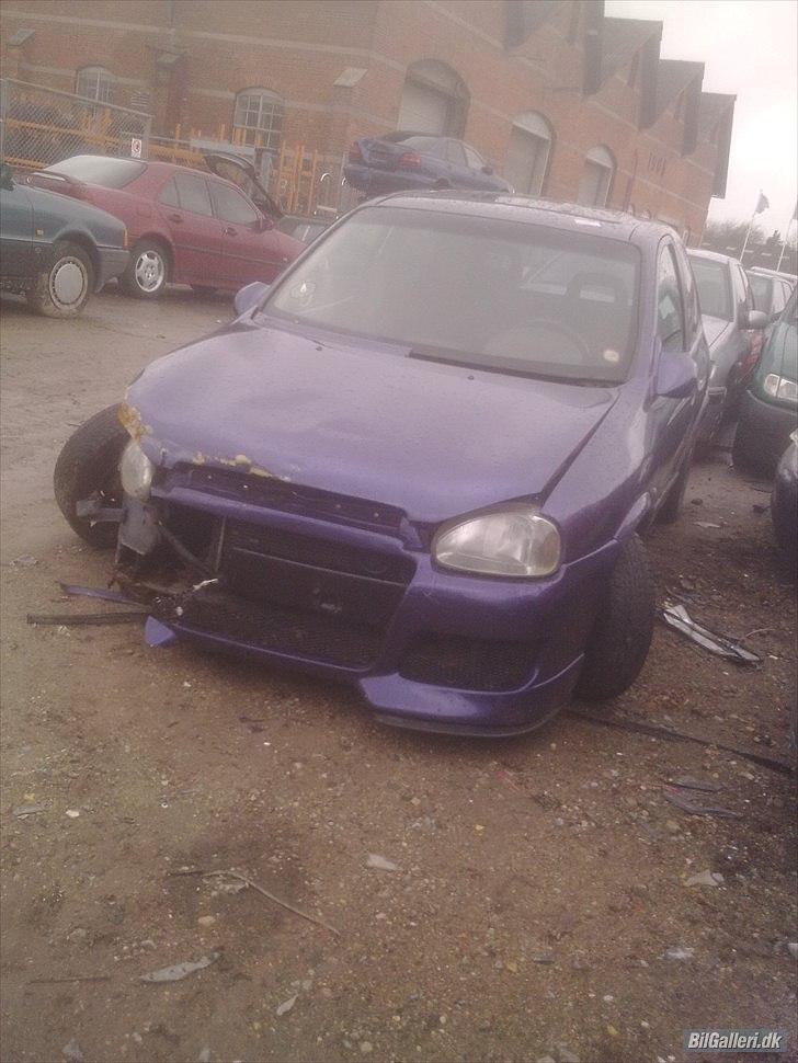 Opel corsa solgt - sådan ser bilen ud idag d.05-02-11 2år efter jeg solgte den...:-( en kammerat spottede den ved en ophukker billede 17