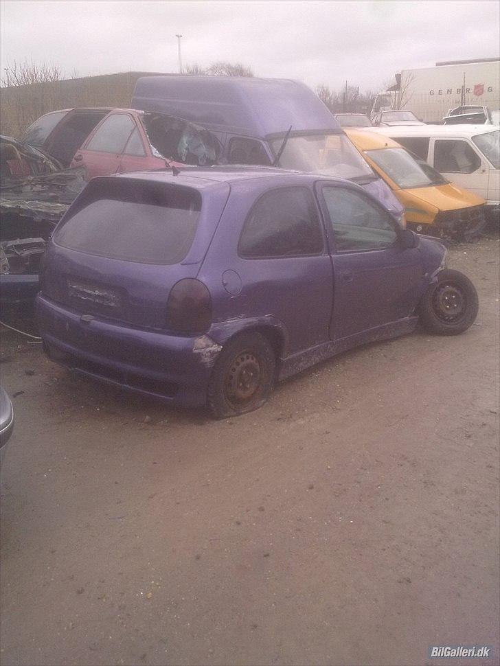 Opel corsa solgt - sådan ser bilen ud idag d.05-02-11 2år efter jeg solgte den...:-( en kammerat spottede den ved en ophukker billede 18