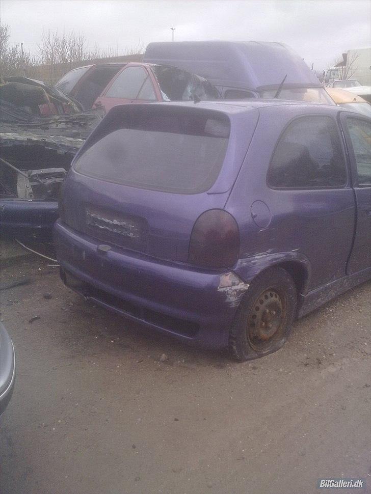 Opel corsa solgt - sådan ser bilen ud idag d.05-02-11 2år efter jeg solgte den...:-( en kammerat spottede den ved en ophukker billede 19