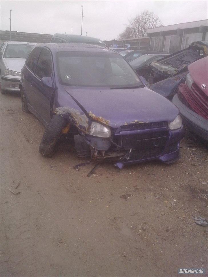 Opel corsa solgt - sådan ser bilen ud idag d.05-02-11 2år efter jeg solgte den...:-( en kammerat spottede den ved en ophukker billede 20