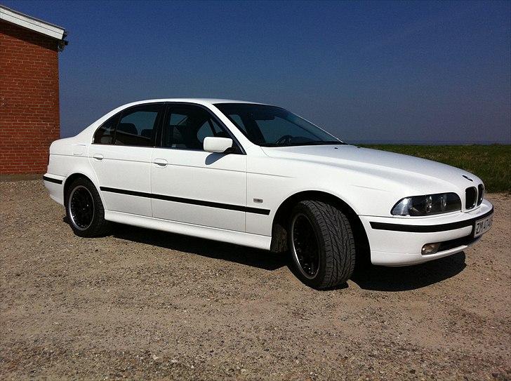 BMW E39 528i - så er den blevet hvid billede 1