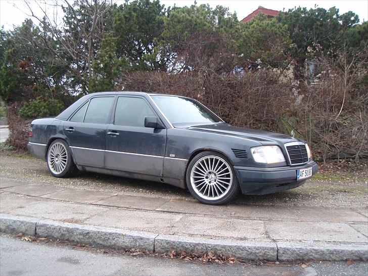 Mercedes Benz 300 d 124 billede 1