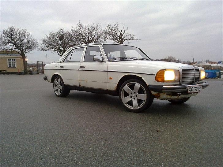 Mercedes Benz W123 230 Solgt billede 1