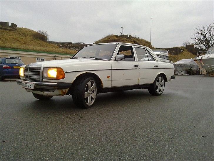 Mercedes Benz W123 230 Solgt billede 2